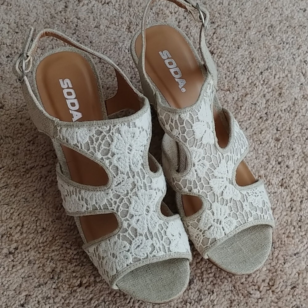 Lace, linen, and cork wedges